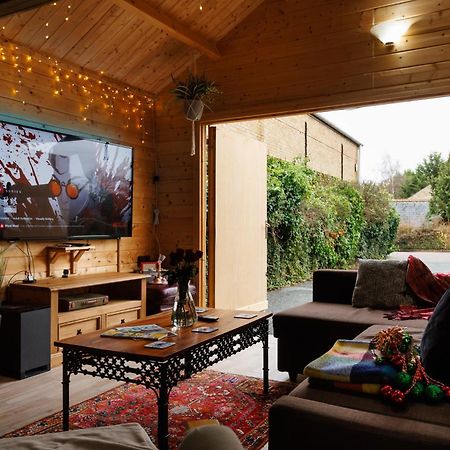 Spacious Cabin Evcharger And Free Parking Near Cambridge מראה חיצוני תמונה
